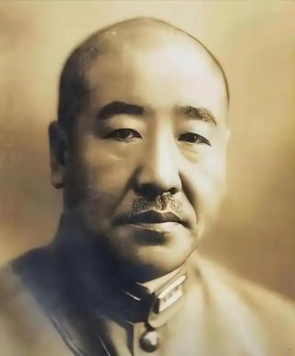 1943年庞炳勋投降日寇，为表忠心竟用铡刀残杀36名被俘八路军，将遗体抛入枯井，