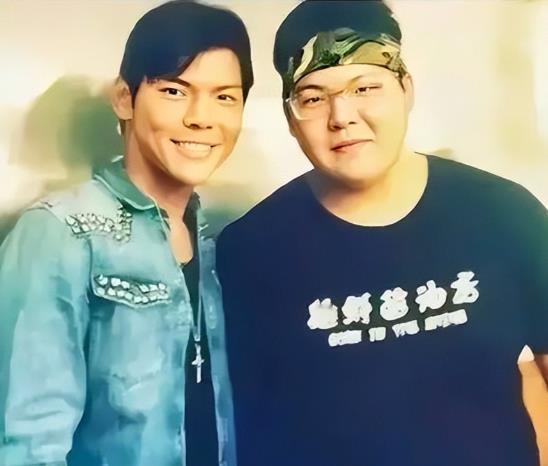 向太谈儿子向佑向太陈岚谈向佐弟弟向佑，称小儿子是自己的痛。自己“慈母多败儿”，