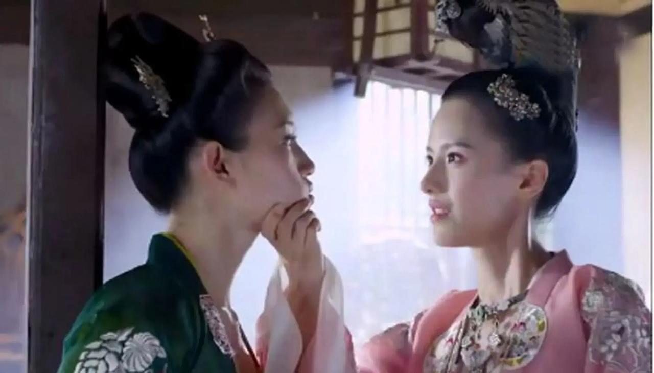 隆科多为何从雍正第一功臣变成阶下囚1722年，康熙卧病不起自知大限将至，将小舅