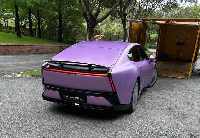 小鹏设计师和王总出来走两步保证不打你们不得不说，小鹏汽车新P7的设计真扯到裤