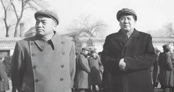 1951年，10万志愿军被美军包饺子，一向淡定自若的彭老总心急如焚连忙向毛主席求