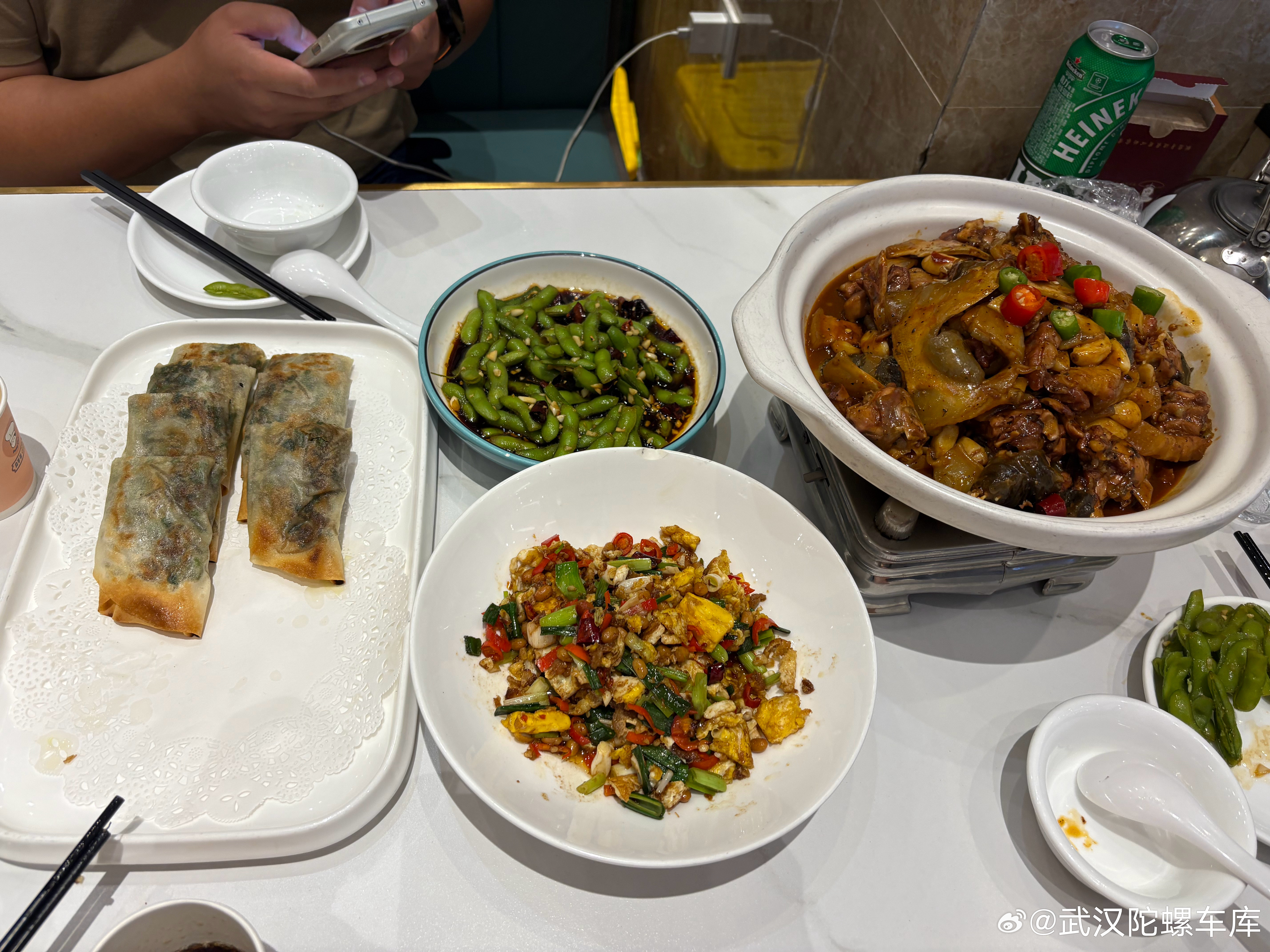 好大哥又赚到钱了跟着蹭一顿午饭[笑着哭]​​​