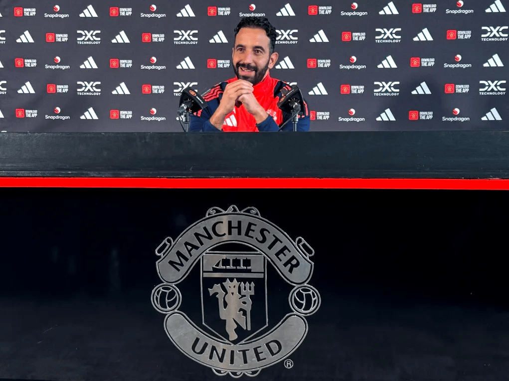 阿莫林电话里许诺塞梅约不会踢边翼卫, 又坚持3后卫惹恼高层