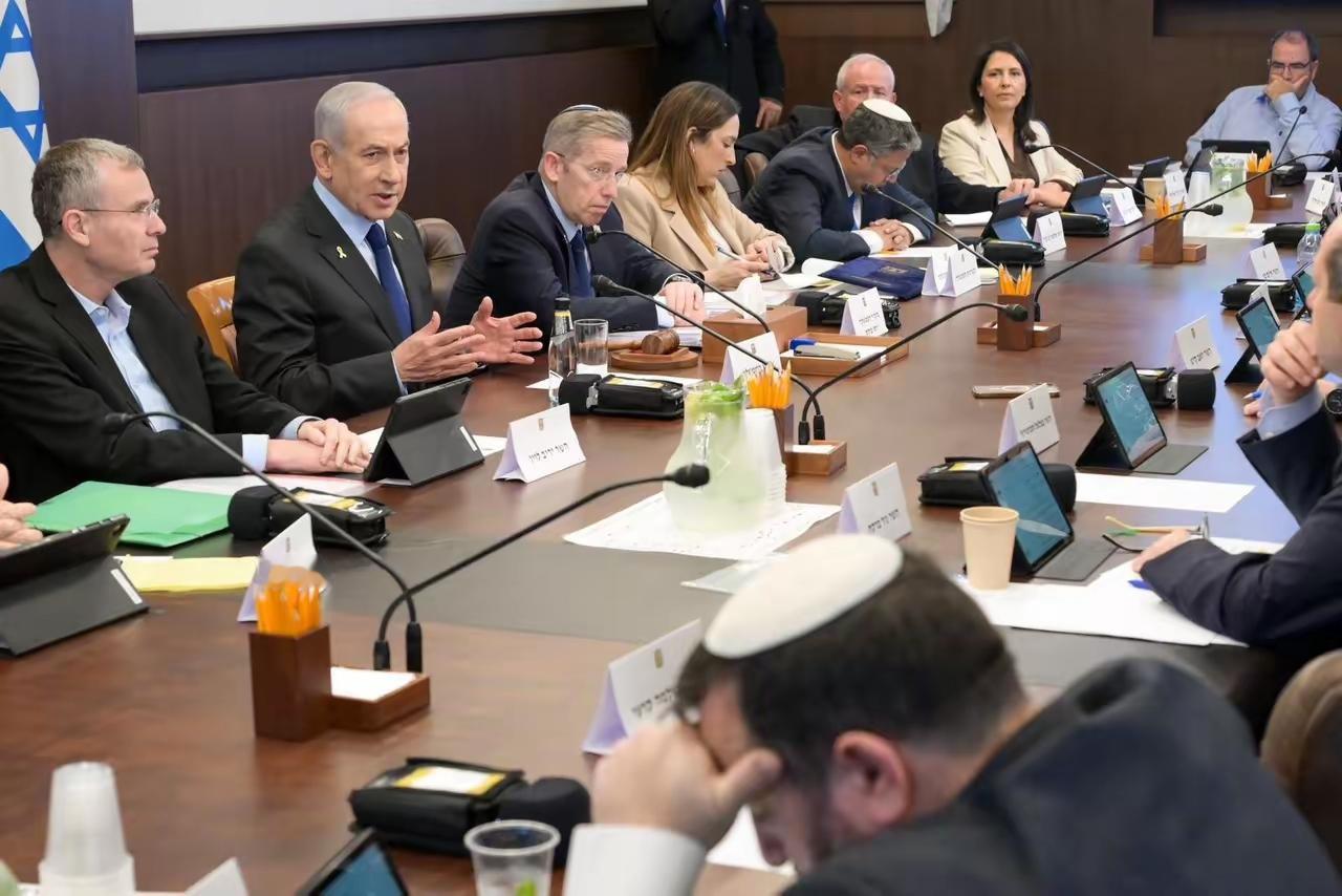 多家外媒报道，内塔尼亚胡主持了长达五小时的内阁会议，批准了对伊朗的军事打击计划，