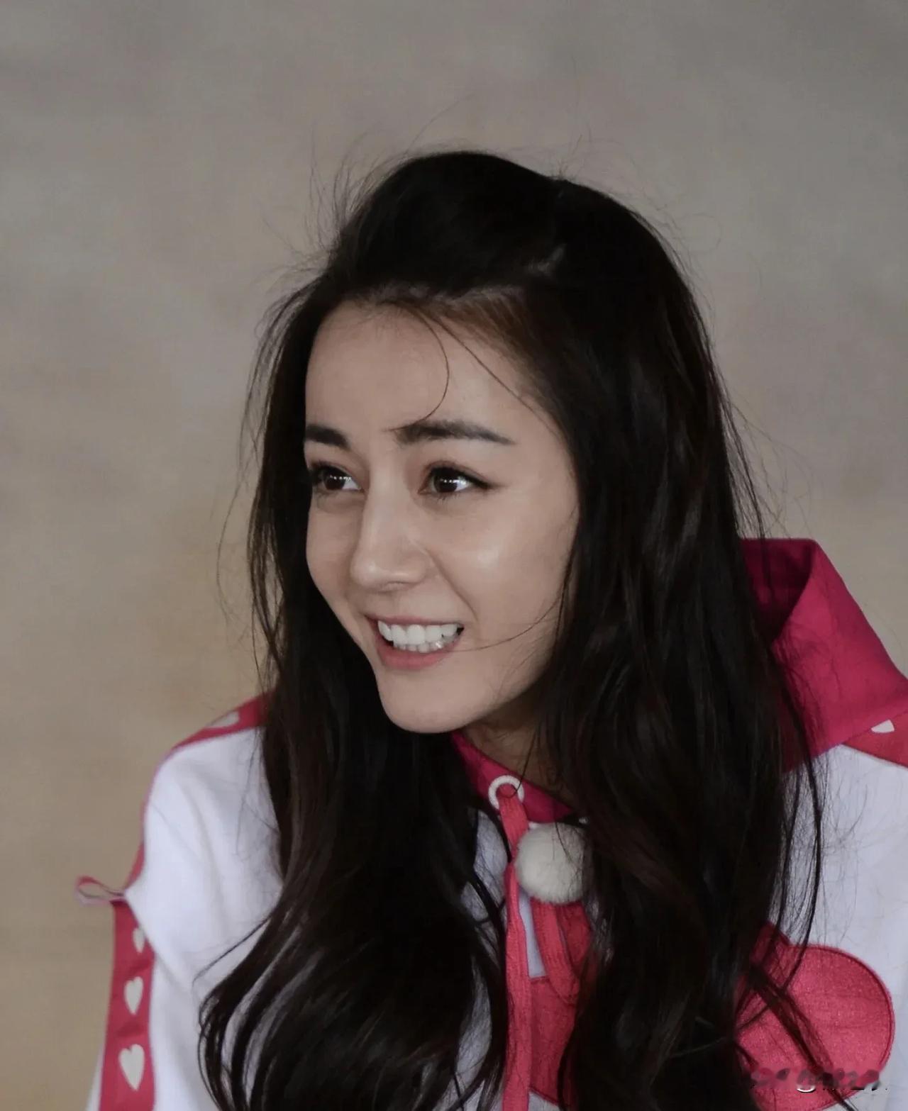 有人说；迪丽热巴的美貌大于演技，其实我觉得她的演技还不错呀，因为她演的了明艳灵动