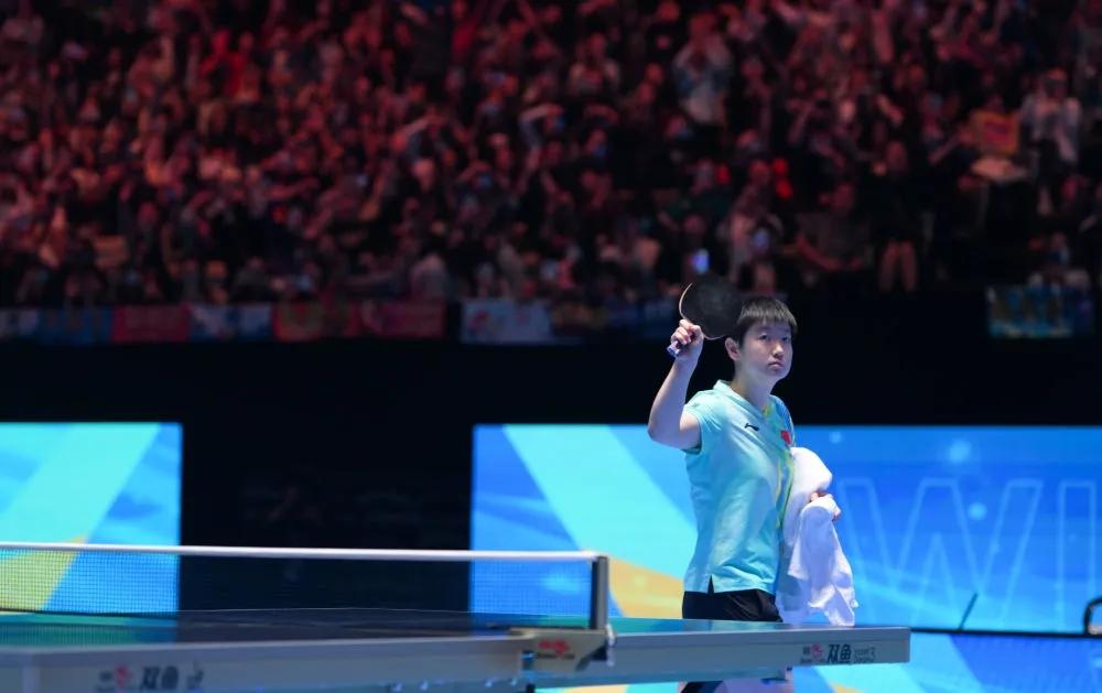 孙颖莎这一觉睡醒了，冠军就到手了。2月8日晚上，海口亚洲杯女单决赛打到第七局