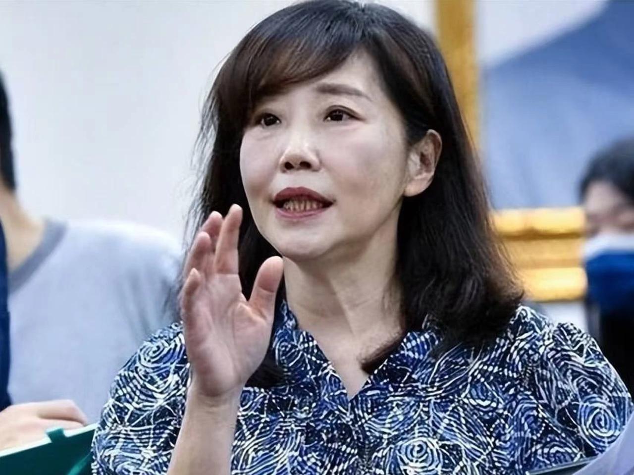 蓝绿白都提无人机条例，尹乃菁一句话亮明真相，事关卢秀燕？日前，对于无人机条