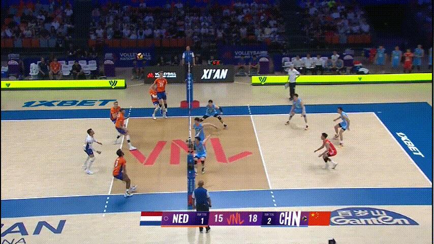 中国男排在今年世联赛上的表现给了我们惊喜，而部分老队员的回归也让球队有更稳定的发