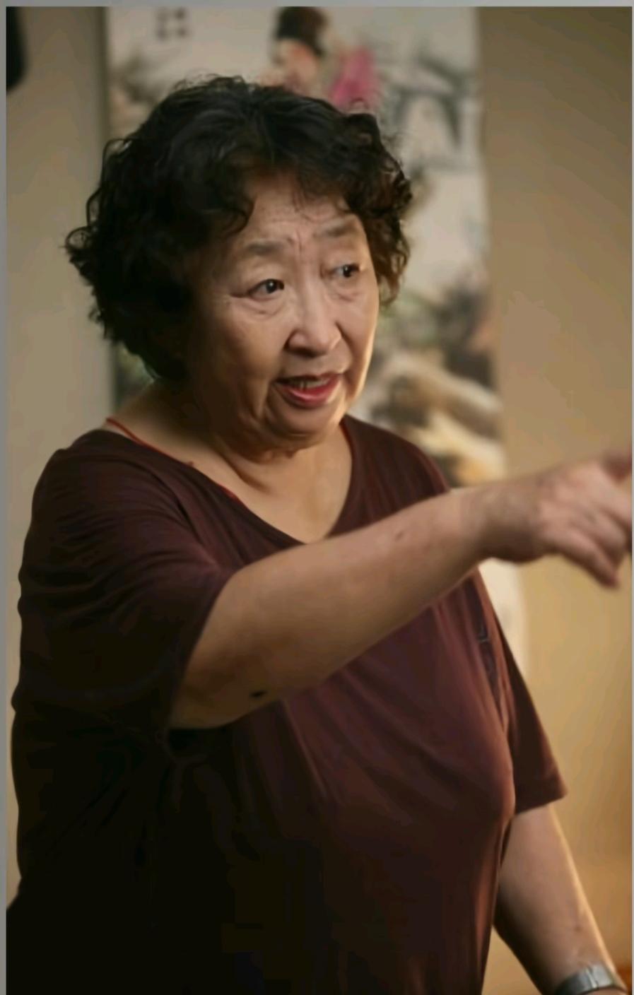 60搏击不算晚！彭玉64岁成北漂，67岁走红彭玉54岁时，丈夫突发脑溢血瘫痪