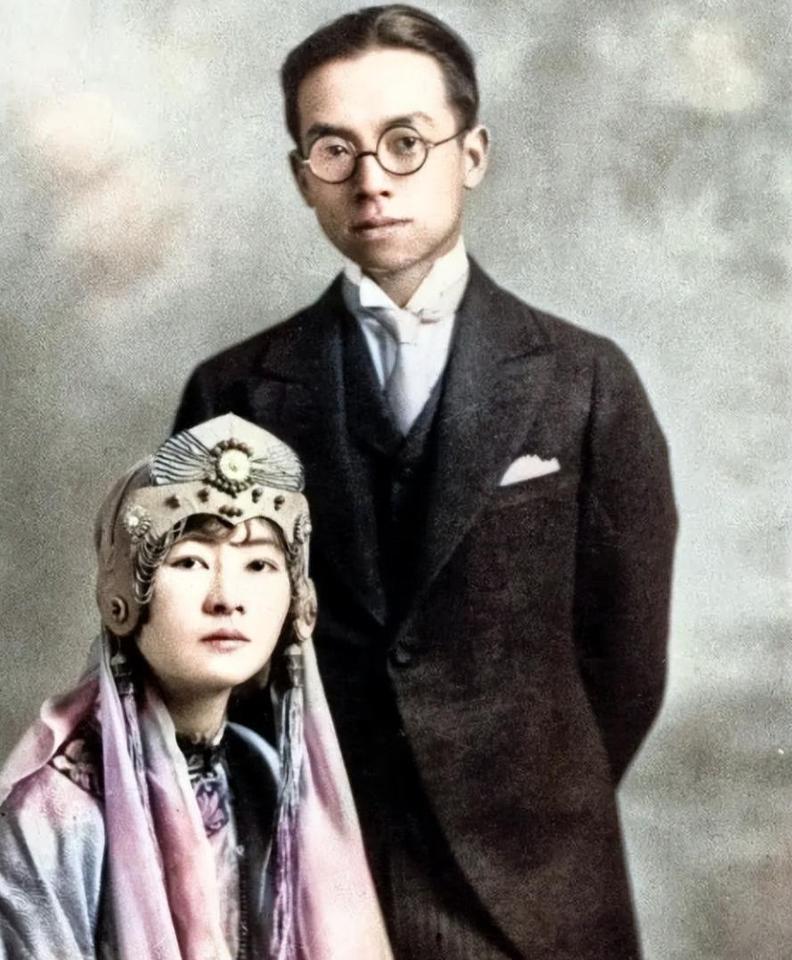 1935年冬夜，北京北总布胡同，梁思顺冲进林徽因家，当着面破口大骂：“此般才女，