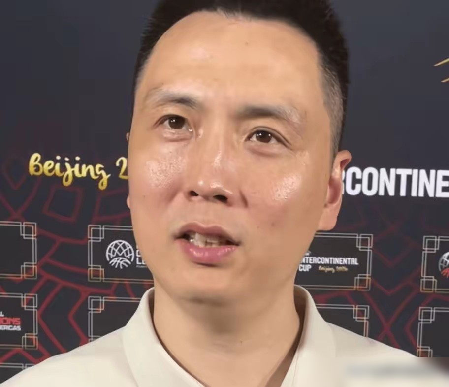场均33分，总决赛MVP，就这还被嫌弃纸面实力不行。北京首钢签回巴里·布朗，一堆人盯着年龄说事。周琦