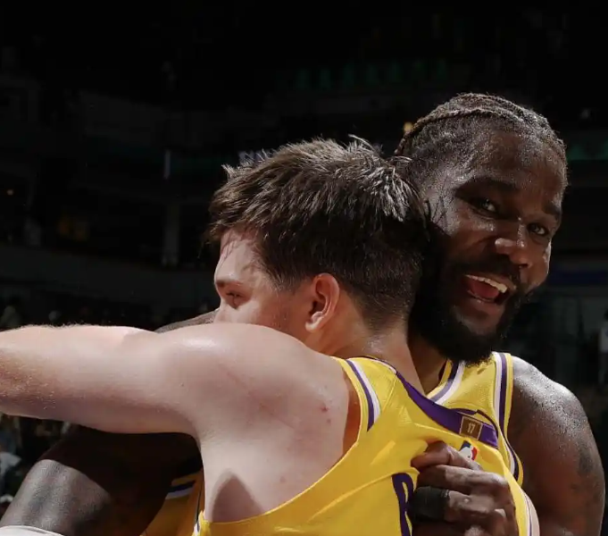 艾顿这个家伙……难道说,以前真的是缺乏激励?现在跟着里弗斯和东契奇,以后要得吃