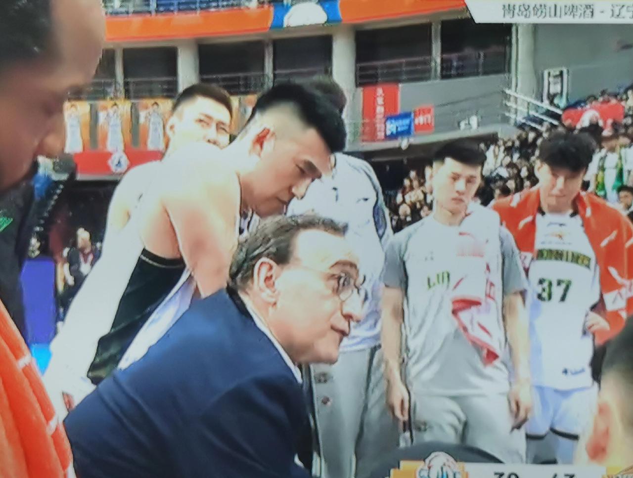 与青岛队鏖战两个加时赛元气大伤的辽宁队，已退出前八的争夺。从现在起，他们开始谋