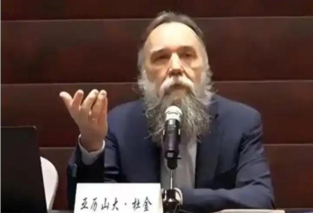 普京智囊做出预言：下一个爆发战争的地方既不是台海，也不是南海。杜金在媒体上