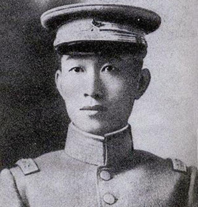1904年，22岁的蔡锷留学回国，履行与29岁的刘长姑的婚约。花轿已到门口，刘长