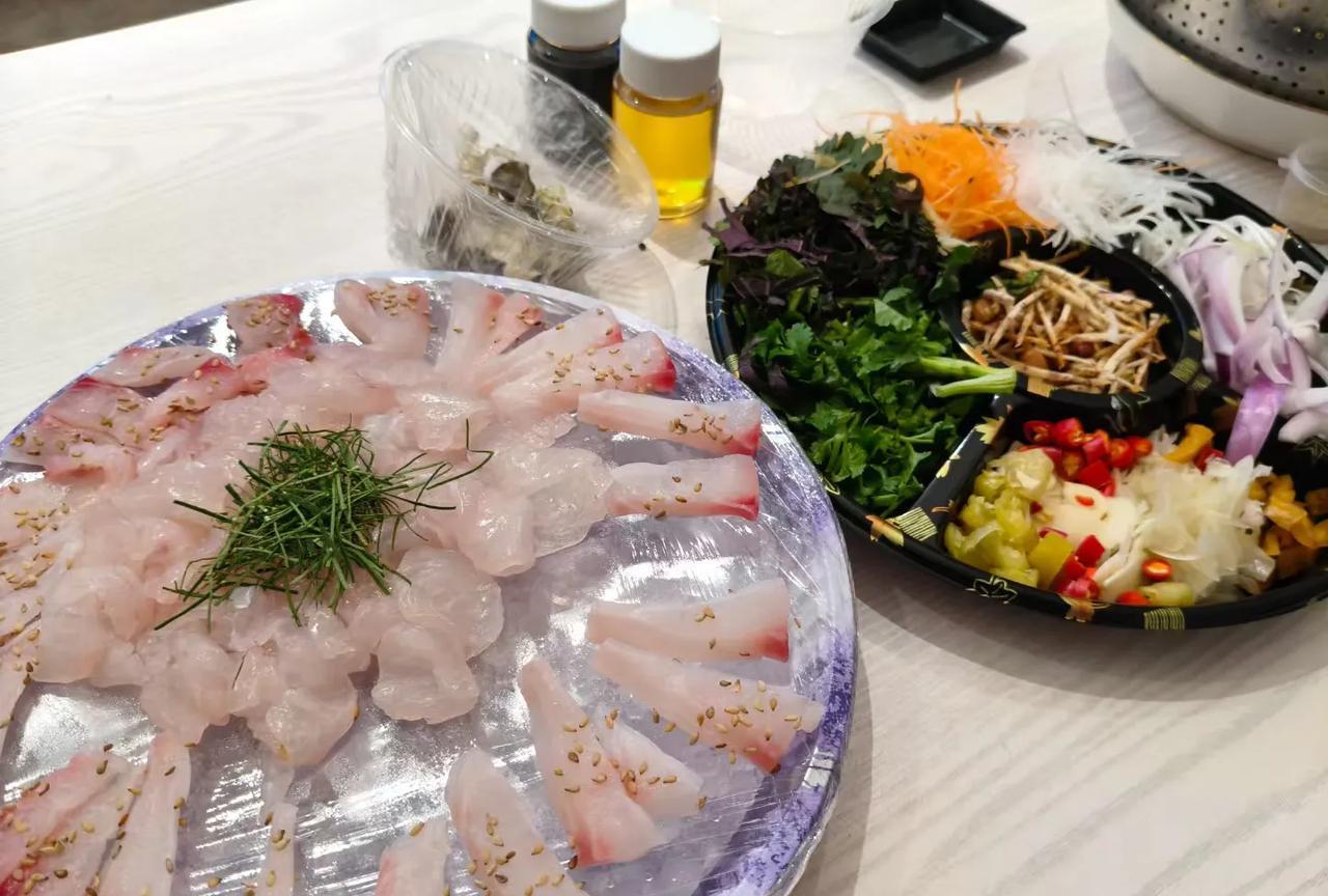 中国最好的下酒菜不是猪头肉、不是花生米，更不是拍黄瓜！中国最好的下酒菜是吹牛皮！