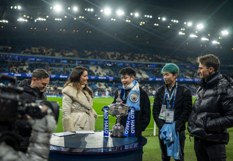 赵心童到访曼城: 现场观赛并指导两位球员打斯诺克的经历太美妙了