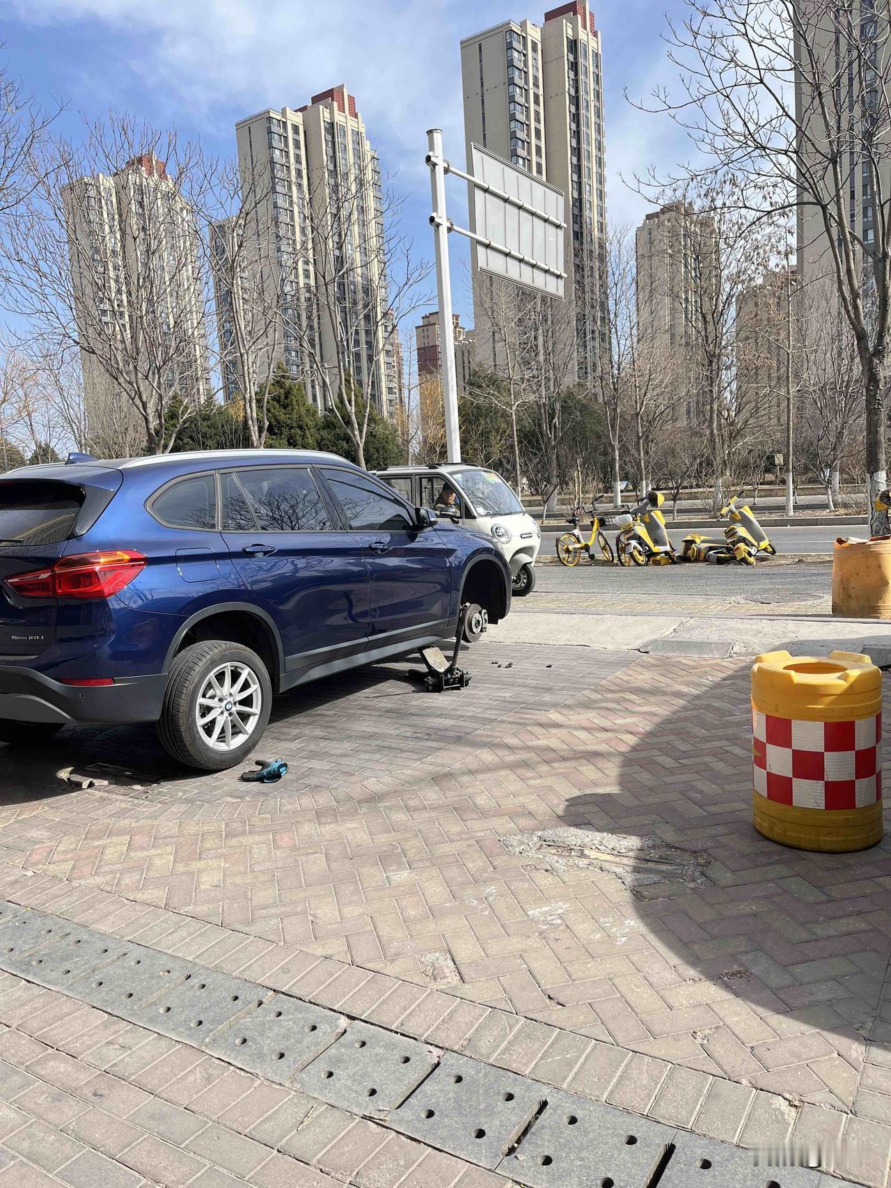 从北京回来第一件事就是把轮胎换了。我有点强迫症，无意间看到轮胎有小裂纹，心里