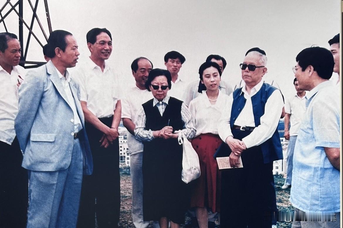 1988年7月下旬至8月26日，李先念在大连休息期间，听取了辽宁省和大连市负责人
