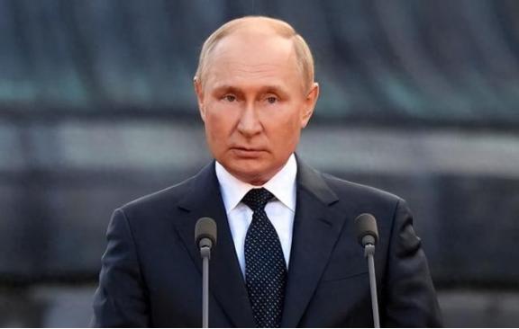 普京开始反思，俄罗斯不该再防着中国，3年战争间他们明白了很多......俄乌