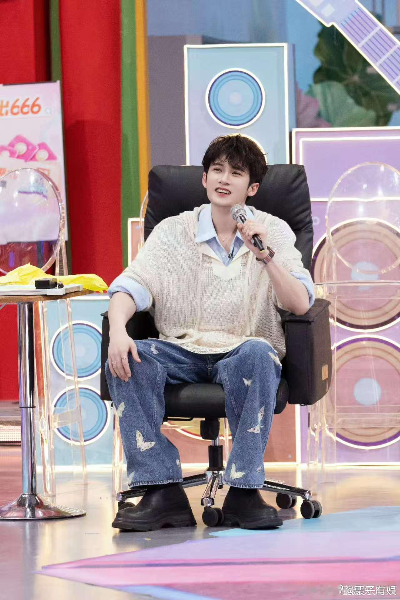 檀健次舞步要帅泼水要快檀健次再回hi6檀健次再回hi6，舞步要帅泼水要快，[比心]