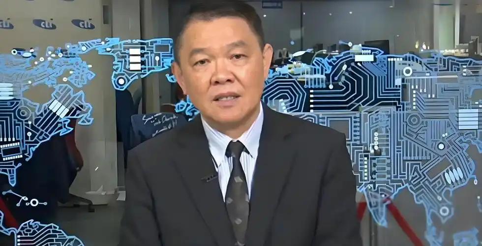 “解放军实力很强，真正让人震撼的，是走到这个高度所用的时间。”台军退役上校黄征辉