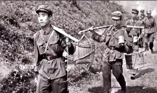 1979年，炊事员陶洪礼给前线送饭，遇到一个越军哨所，谁知，他非但不躲避，还对战