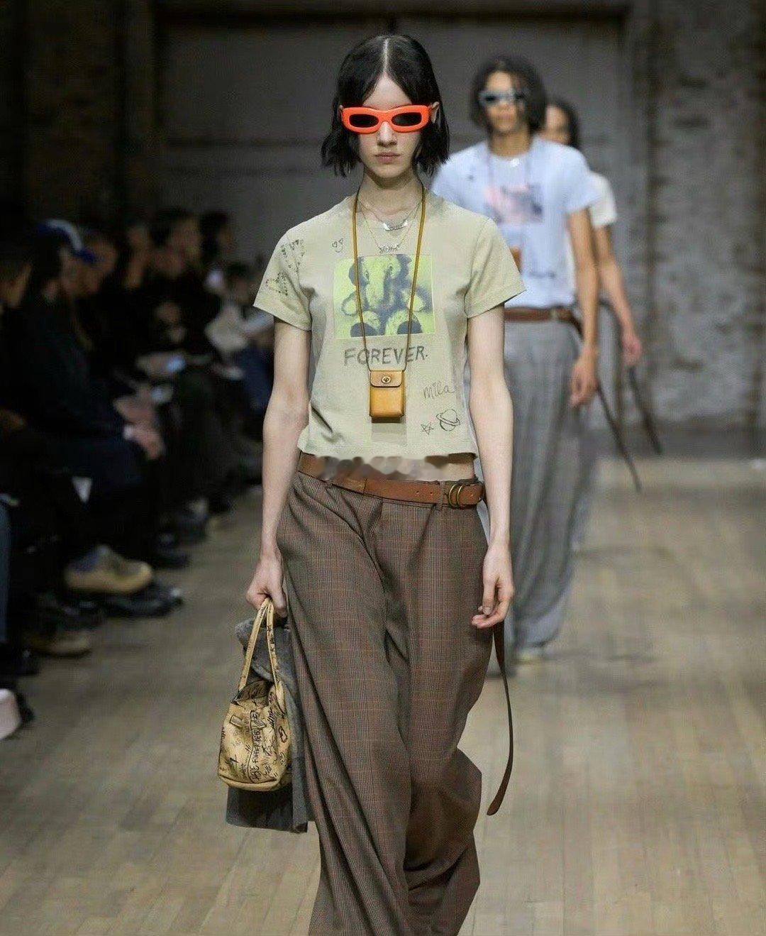 纽约时装周｜CoachFall2025系列带来了更年轻更自由的气息，在看似