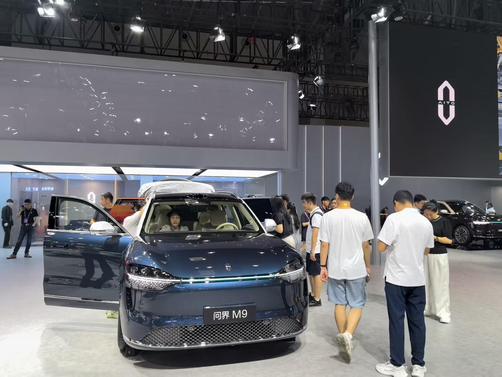 手到福来，智驾新春！2026春晚问界M9的惊喜重逢作为连续多年蹲守总...