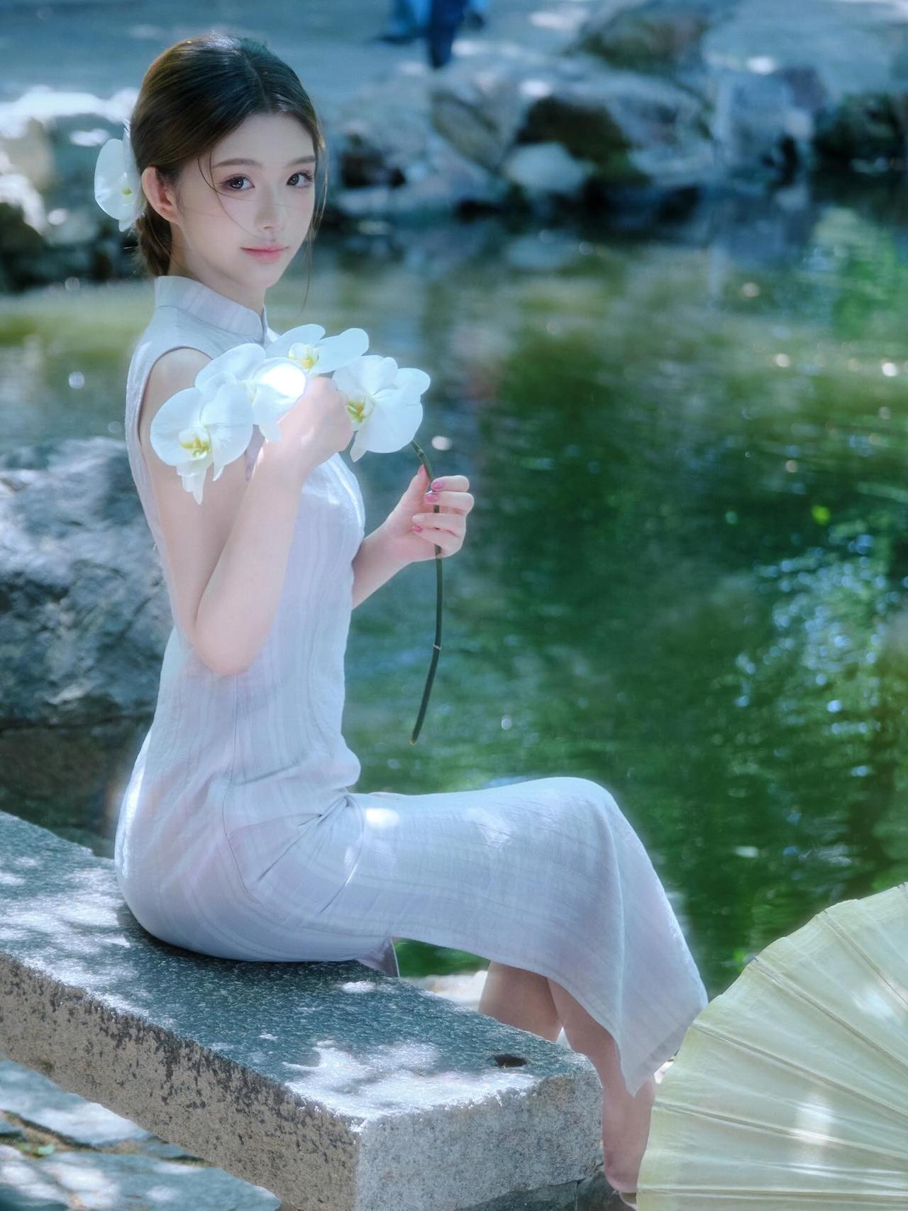旗袍美少女画报：人生本过客何必千千结！