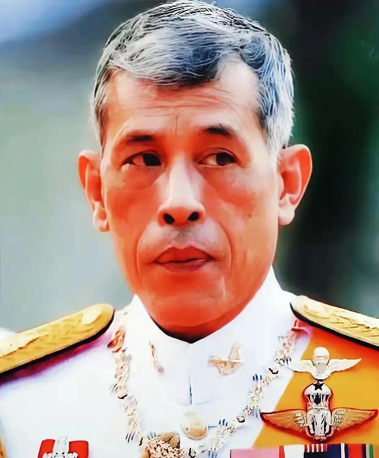 泰王不保佩通坦他会后悔的，听任反对派那些人乱搞，这国王当的太不合格了。泰国没有佩