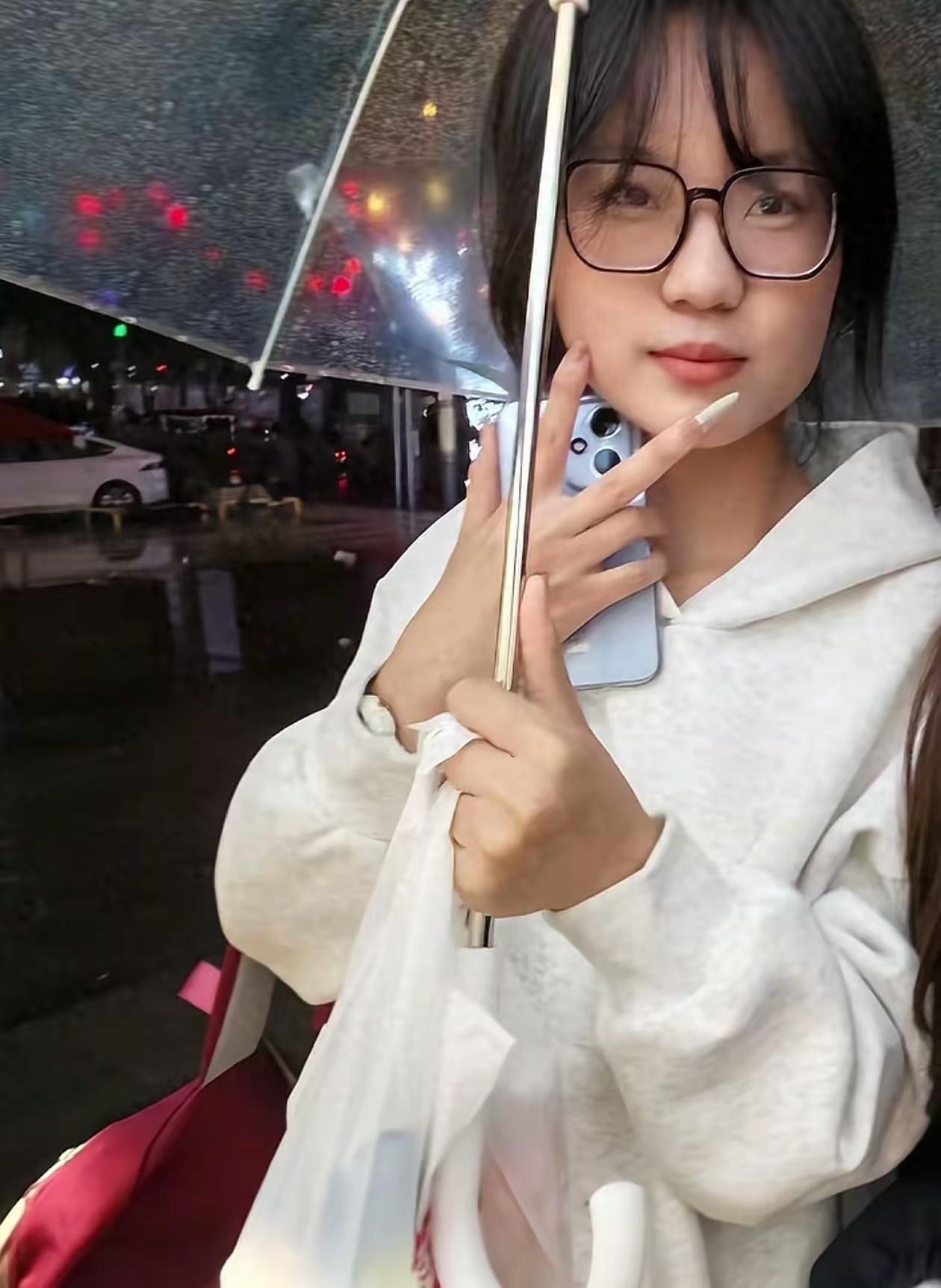 郑州大二女生校内去世，年仅19岁长得很漂亮，学校愿给6万慰问金这起令人心碎的事