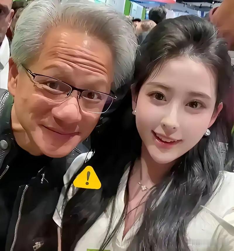 黄仁勋公司职员，月薪过万，可不是人家招美女，纯纯技术员工。有颜值又有技术。可以说