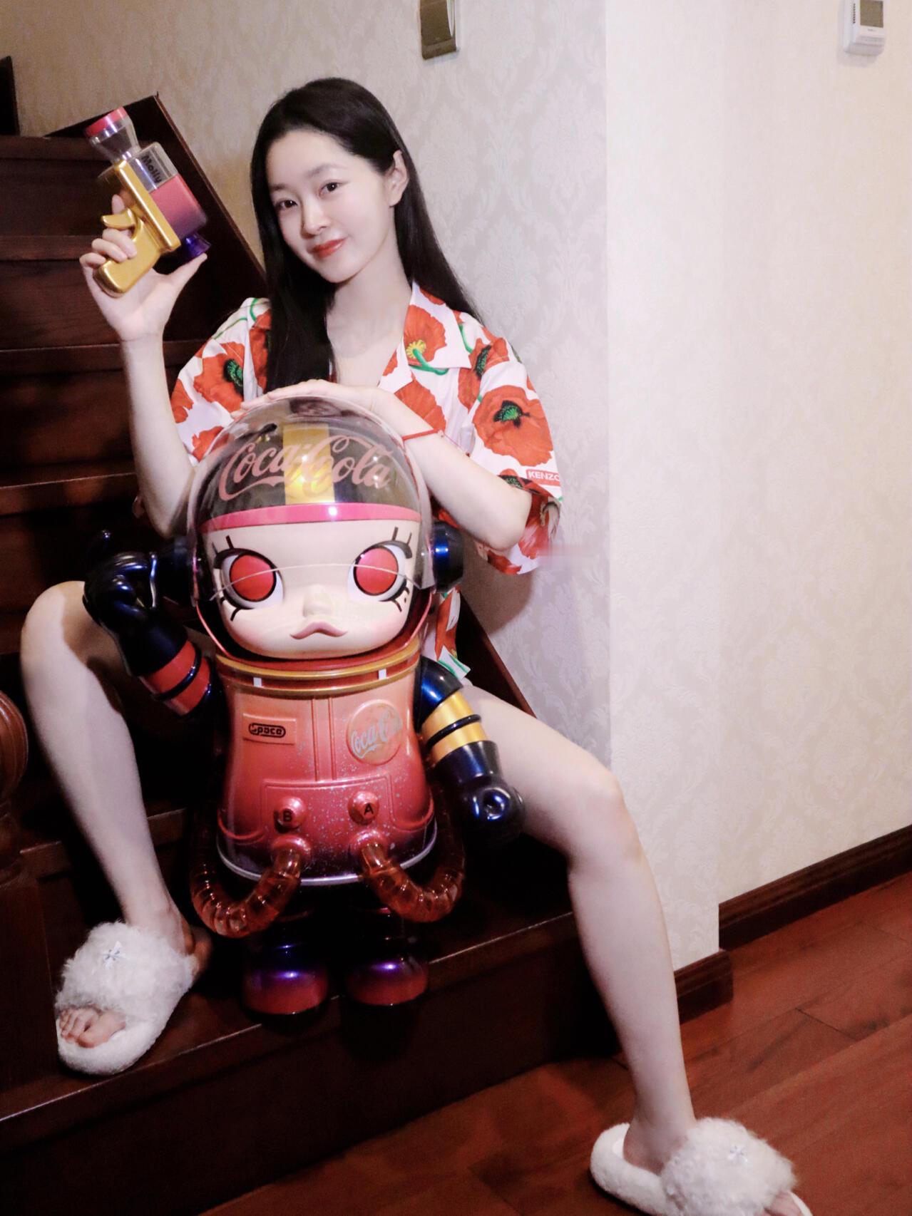 宋轶的腿又白又长，比例好绝！