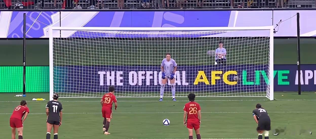 真是一将无能累死三军，女足输给澳大利亚无缘决赛，罪魁祸首还是主教练！女足与澳