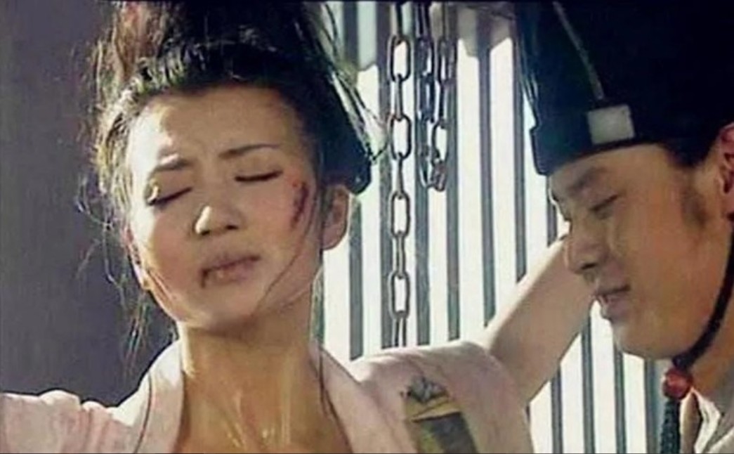 1420年，朱棣将3000宫女全部活剐。行刑时，他亲临现场观赏全过程，看着刽子手