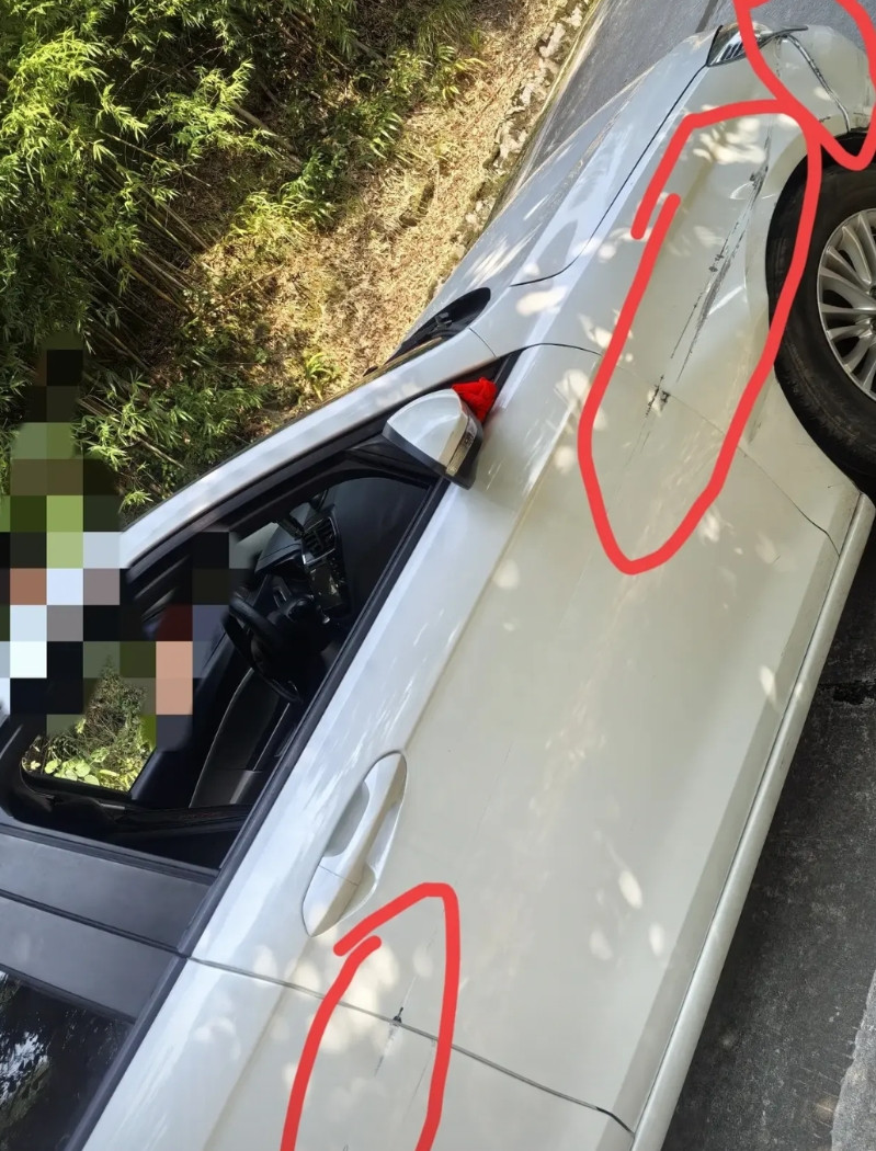 今天开车出去练手胆子大来回跑了50公里在路上遇到大货车会车的时候因为是转弯