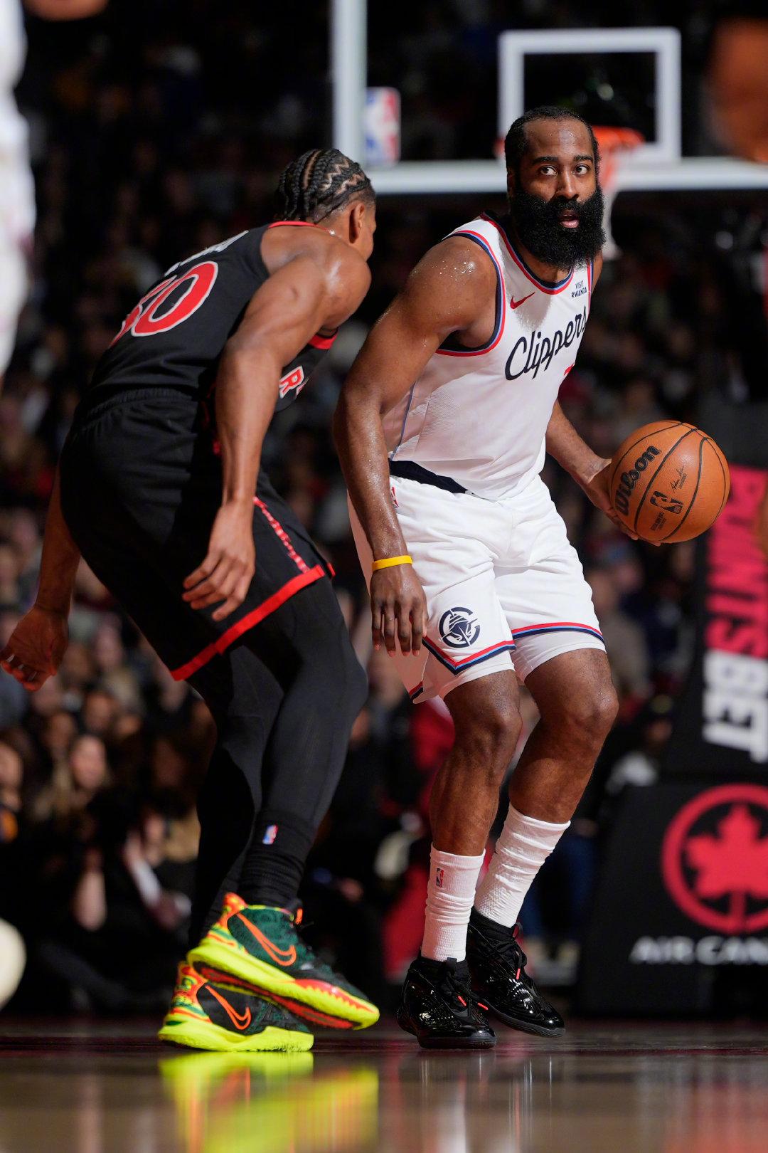 赛后一看，算上加时赛，今天哈登又打了42分钟！明明是场上最老的，却打了最长时间