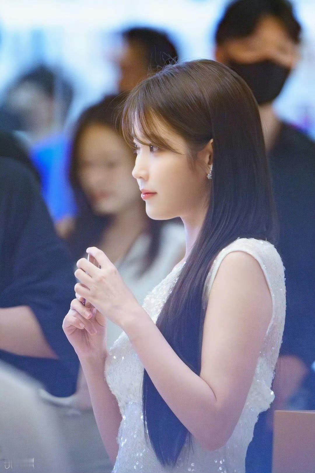 好美的IU黑长直简直是绝杀IU美女哪位女明星的颜值惊艳到你了?