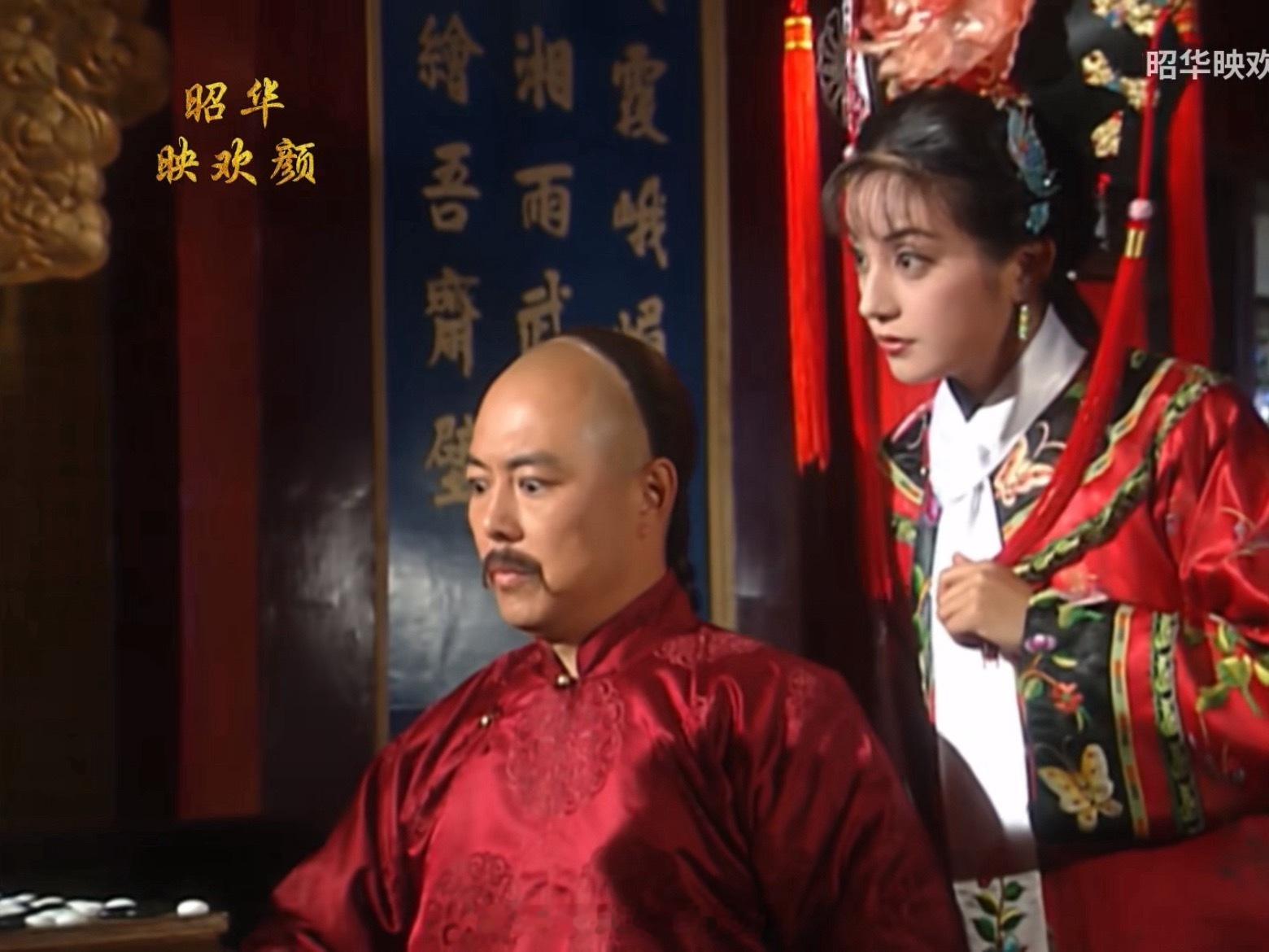 小燕子绝美侧颜