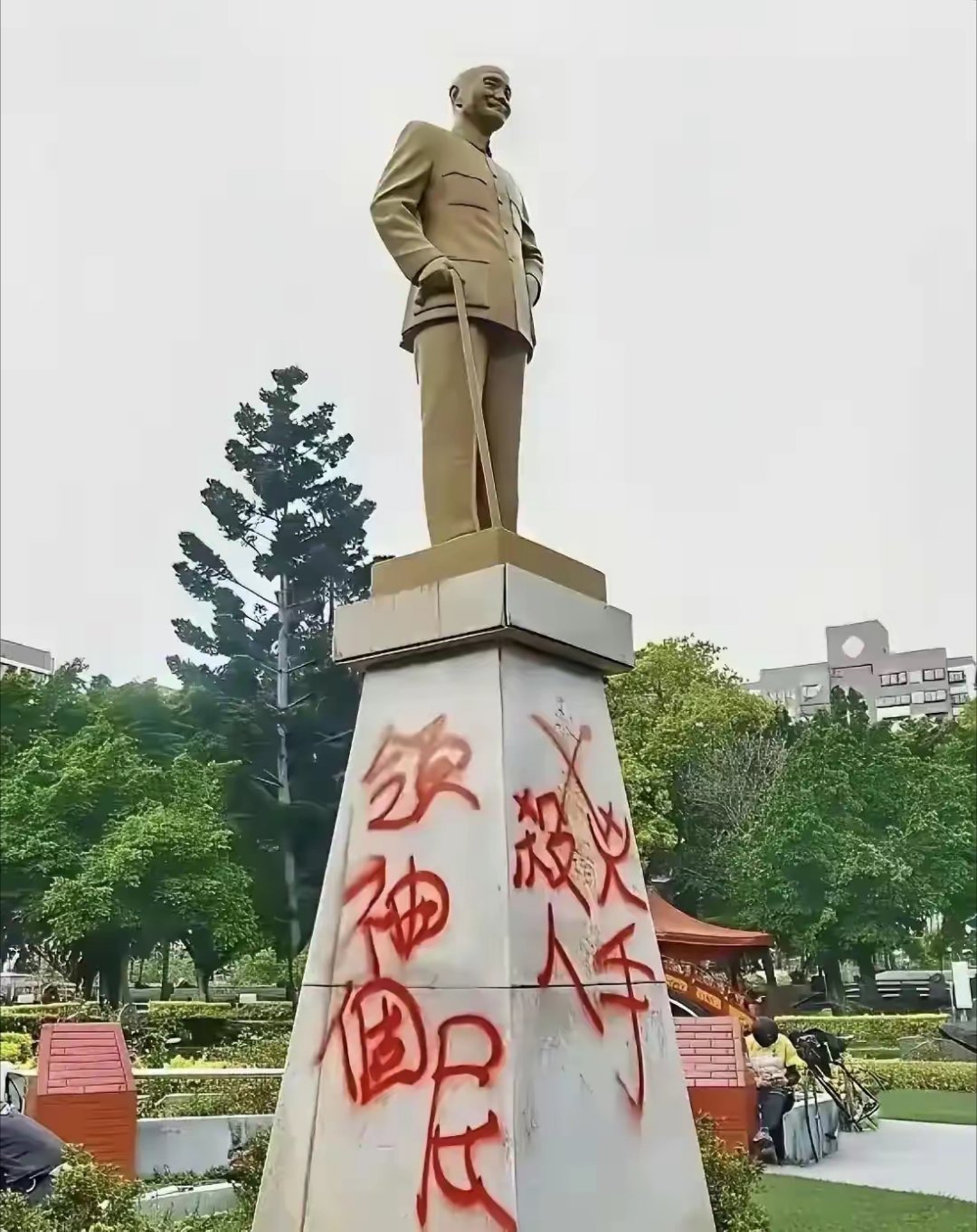 九泉之下的蒋介石绝对没有想到，自己在台湾会是这样的下场！蒋介石乃独夫民贼，一生当