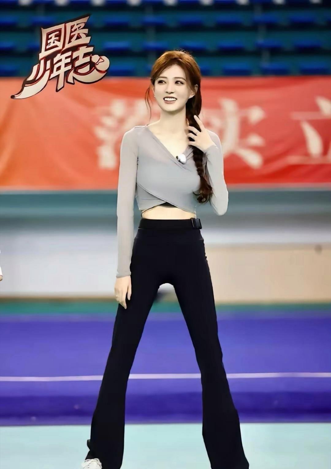 徐璐的腰，是夺命的弯刀