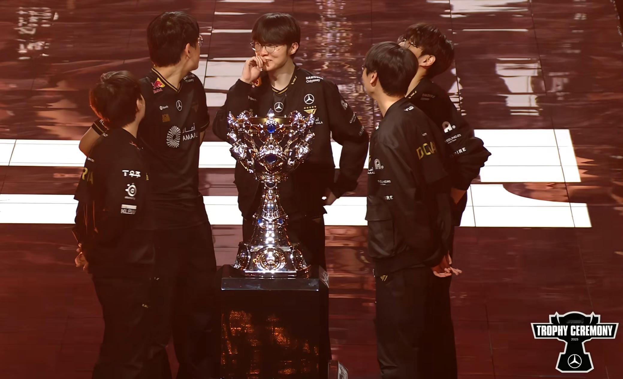 英雄联盟S冠军又是Faker的，还是三连冠。不愧大魔王，前无古人，后很难有来者的