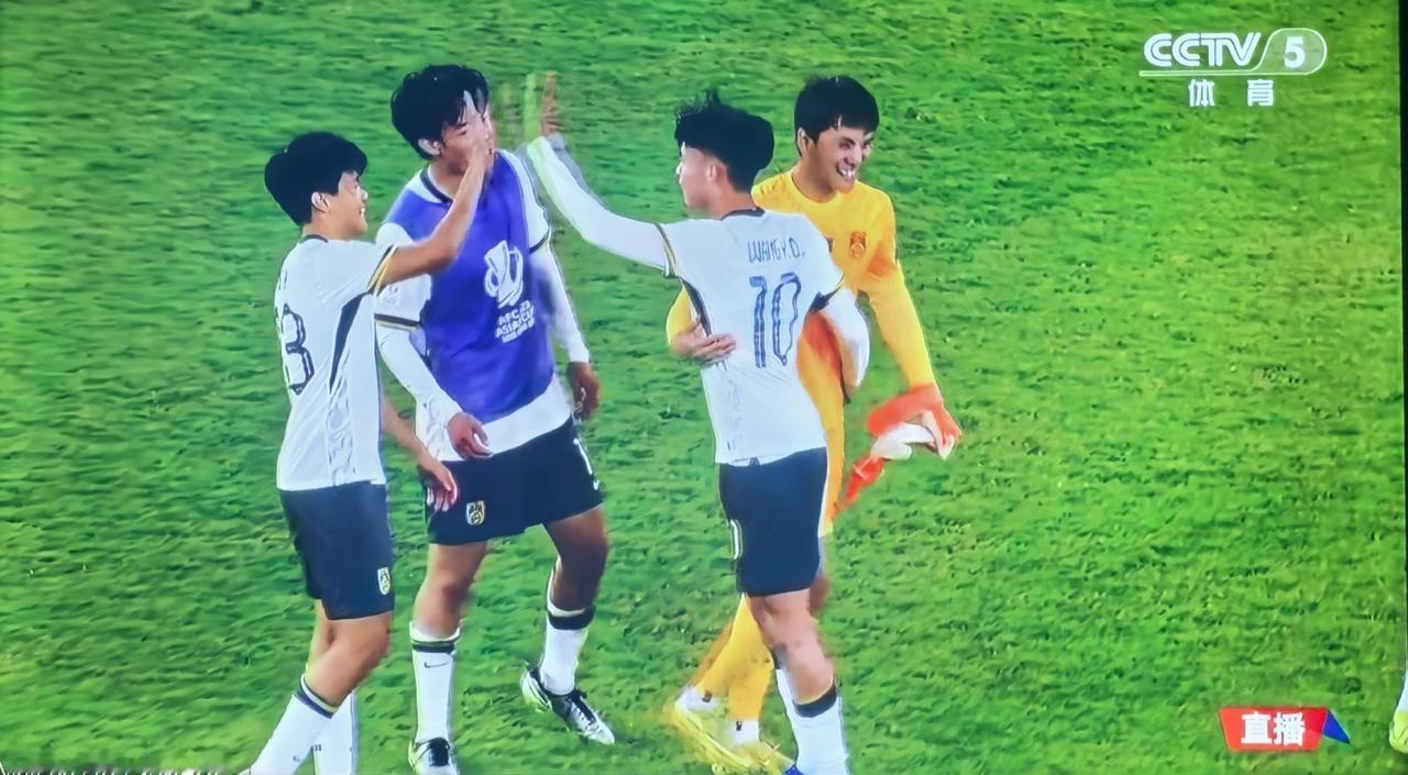 中国队3：0完胜越南队，恭喜中国∪23男子足球队挺进决赛！几点观感：1、战术