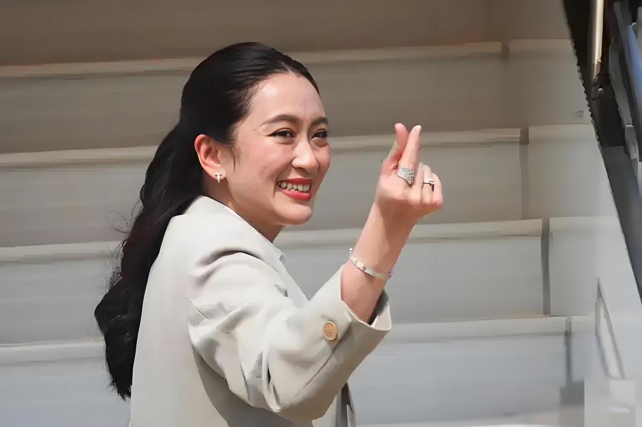 佩通坦应该不会错过九三阅兵了。当地时间8月21日，佩通坦以及查猜已经去了泰国