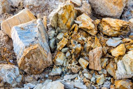 突发转向！稀土出口不卡了？中国这步棋太妙了！4月9日，商务部宣布：原定于202