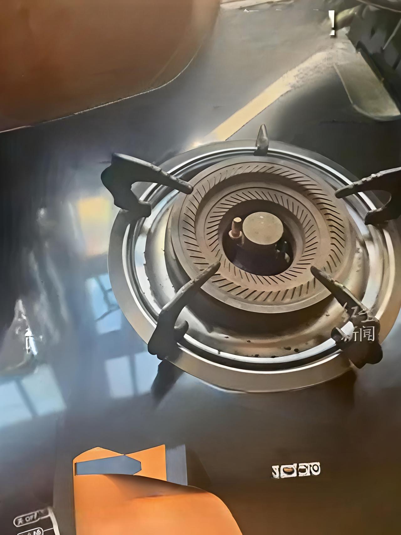 不好的事还是发生了！在江苏，一位女子在家做饭，正做着呢！煤气灶却突然打不着火了，