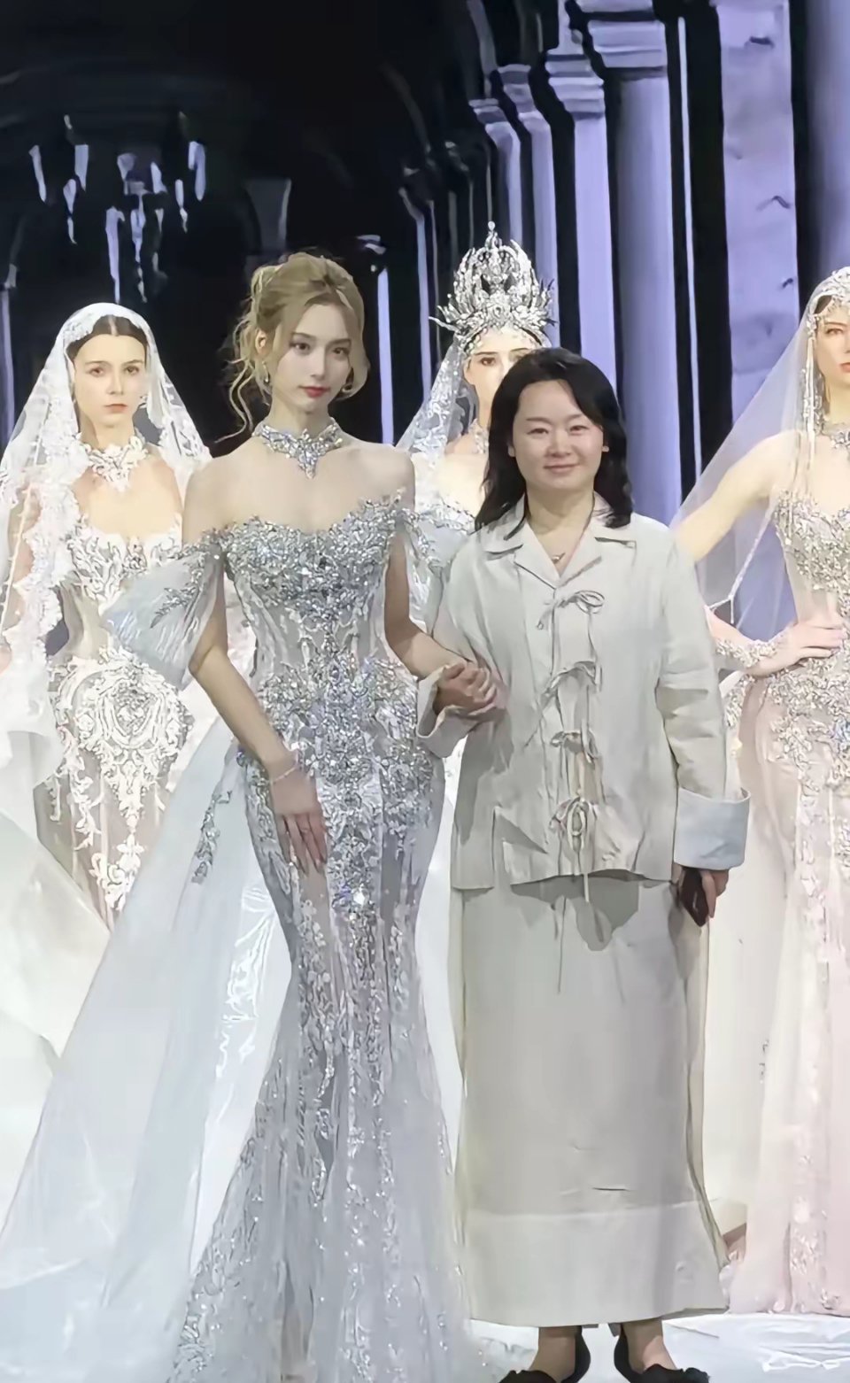 徐艺洋和模特比也不输的啊