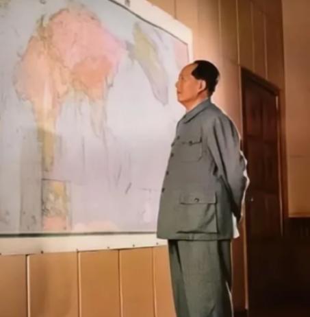 1951年，10万志愿军被美军包饺子，一向淡定自若的彭老总心急如焚连忙向毛主席求