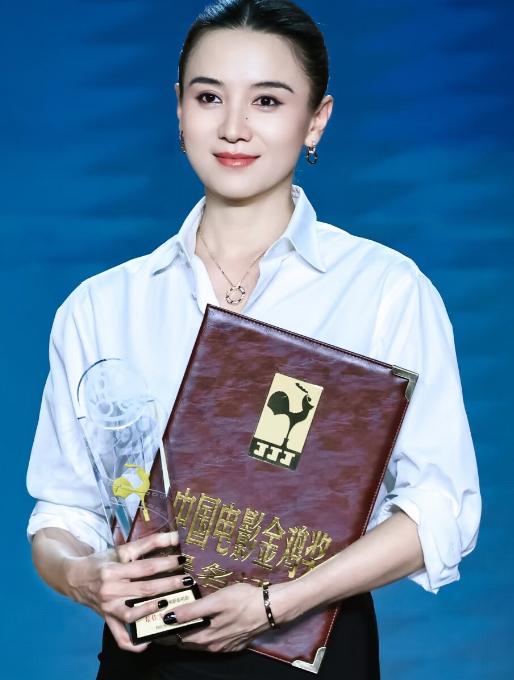 大家别再羡慕宋佳了！我们永远也成不了她！原因很简单，有个条件我们根本达不到，那就